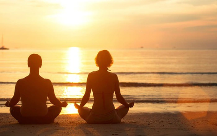 Yoga cạnh biển