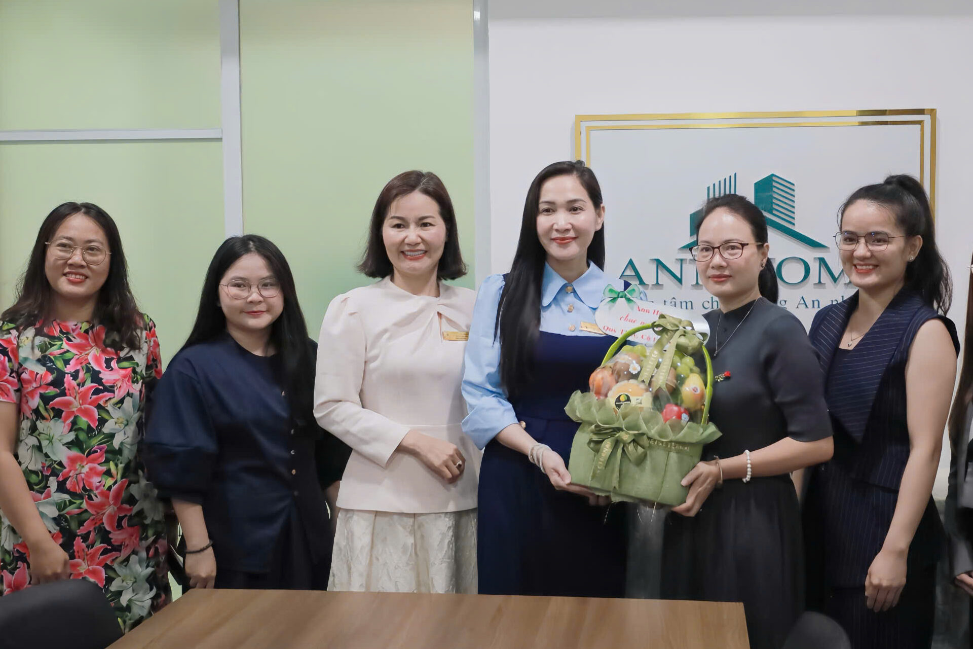 Ann Home trân trọng cảm ơn Quý Thầy Cô UEF đã tin tưởng đồng hành