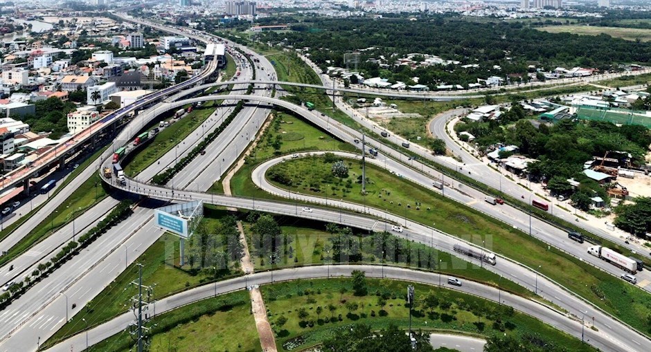 So sánh chi tiết: Đánh giá lợi nhuận và tính ổn định