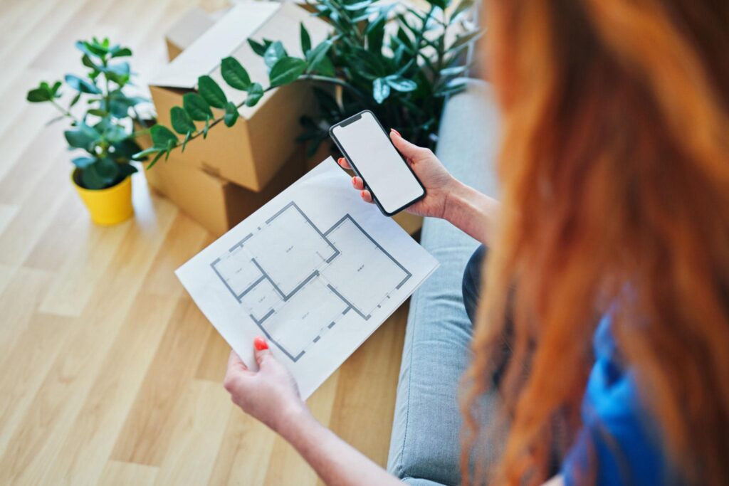 Dùng điện thoại ghi lại không gian khi đi xem căn hộ