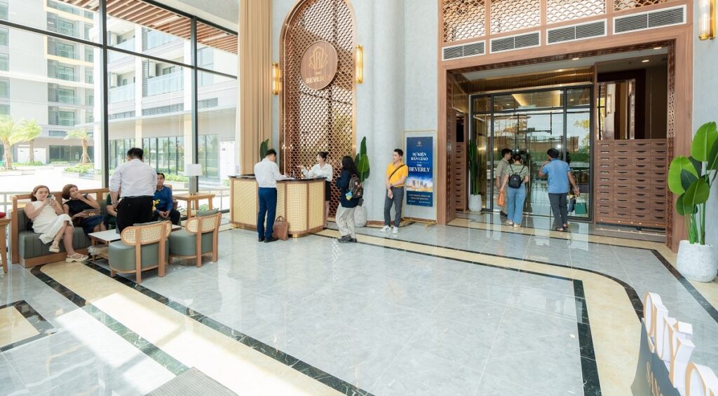 Sảnh thang máy là khu vực nên khảo sát để hiểu rõ hơn về khả năng di chuyển trong tòa nhà.